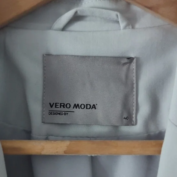 Vero Moda Soft Gray Jacket - Picture 2 of 2